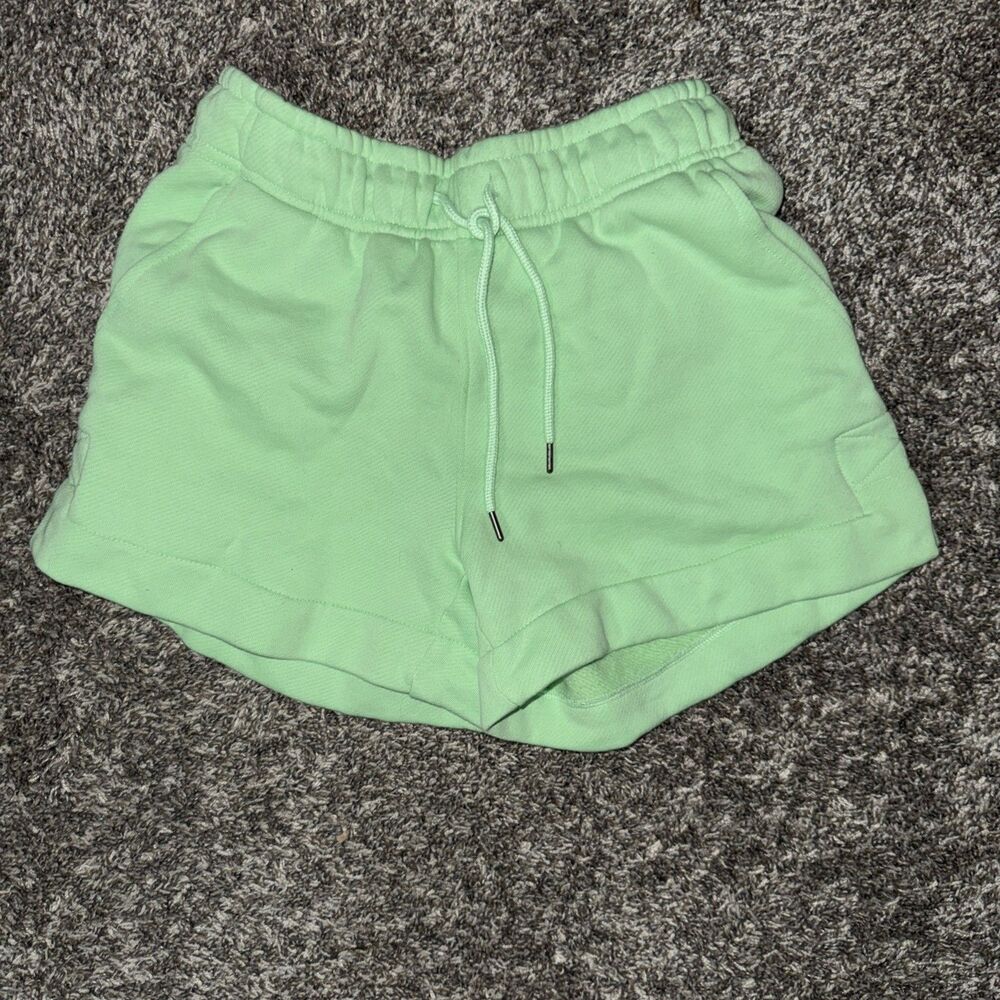 Universal Thread Women’s XS SweatshortsGreen